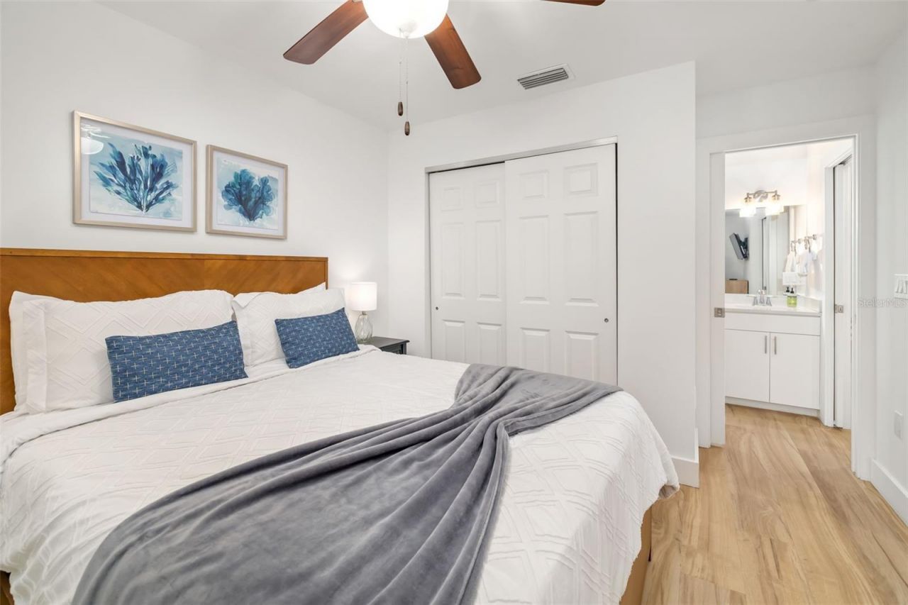 15305 1st Street E, Unit 201, Madeira Beach, FL 33708 Photo