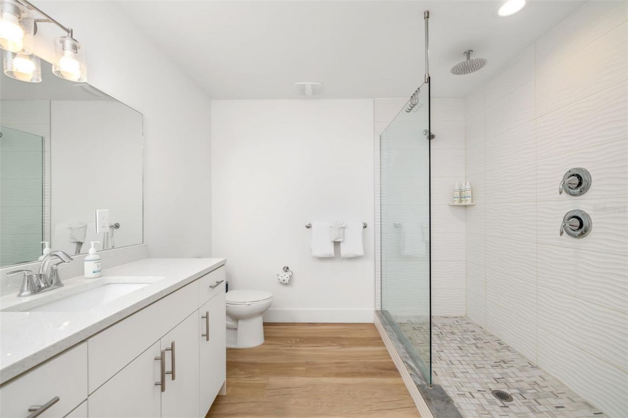 15305 1st Street E, Unit 201, Madeira Beach, FL 33708 Photo