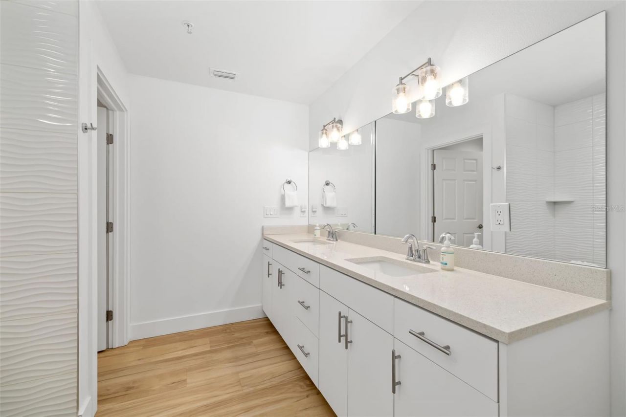 15305 1st Street E, Unit 201, Madeira Beach, FL 33708 Photo