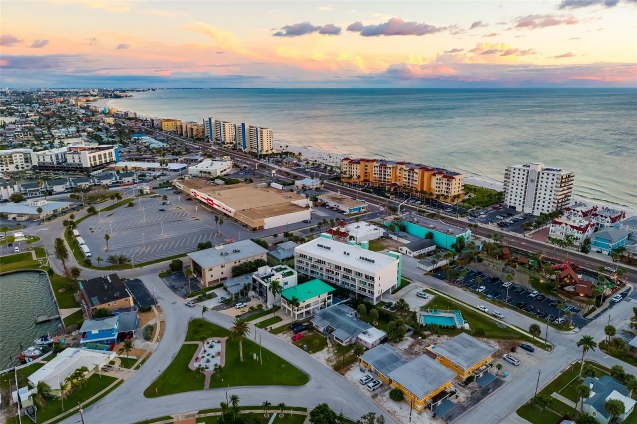 15305 1st Street E, Unit 201, Madeira Beach, FL 33708 Photo