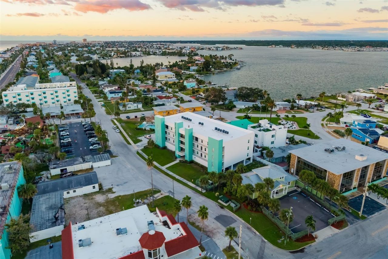 15305 1st Street E, Unit 201, Madeira Beach, FL 33708 Photo