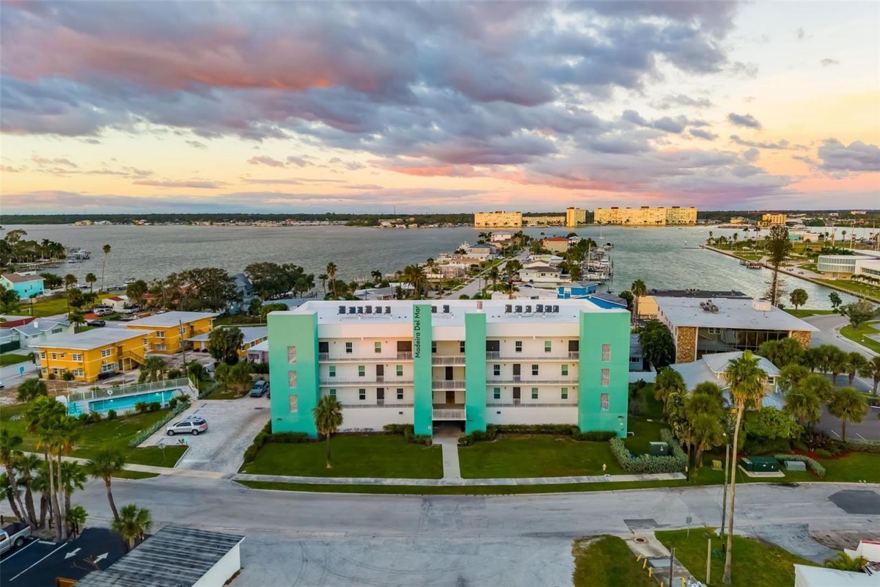 15305 1st Street E, Unit 201, Madeira Beach, FL 33708 Photo