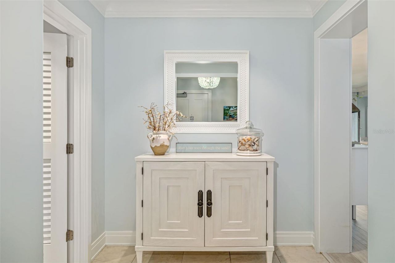 915 Seaside Drive, Unit 407, Sarasota, FL 34242 Photo