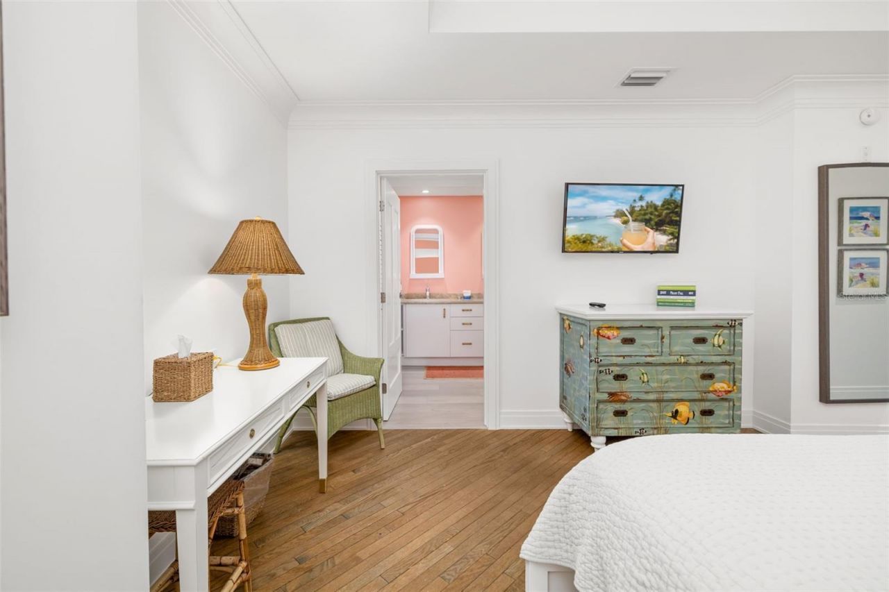 915 Seaside Drive, Unit 407, Sarasota, FL 34242 Photo