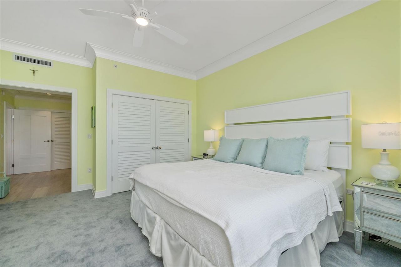 915 Seaside Drive, Unit 407, Sarasota, FL 34242 Photo