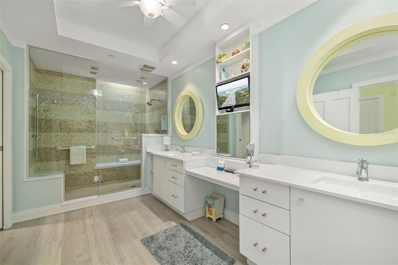 915 Seaside Drive, Unit 407, Sarasota, FL 34242 Photo