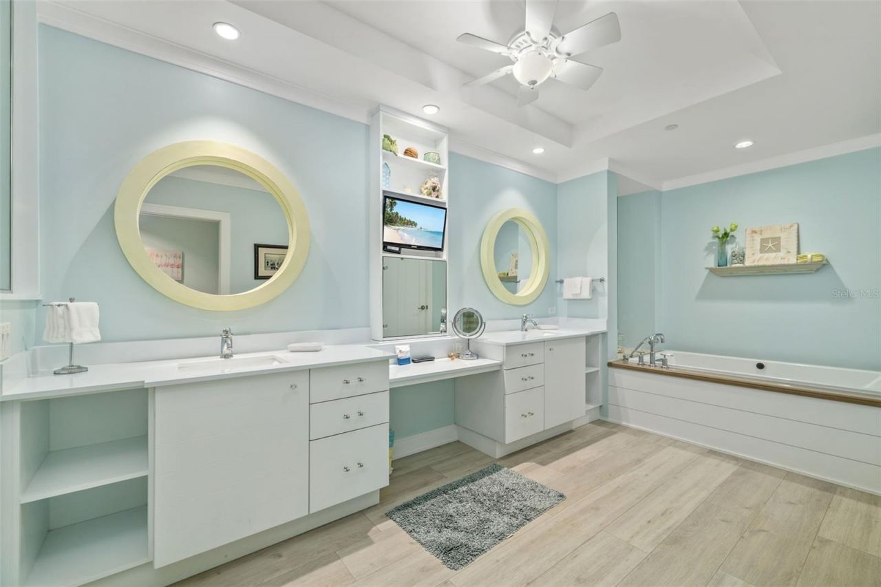 915 Seaside Drive, Unit 407, Sarasota, FL 34242 Photo