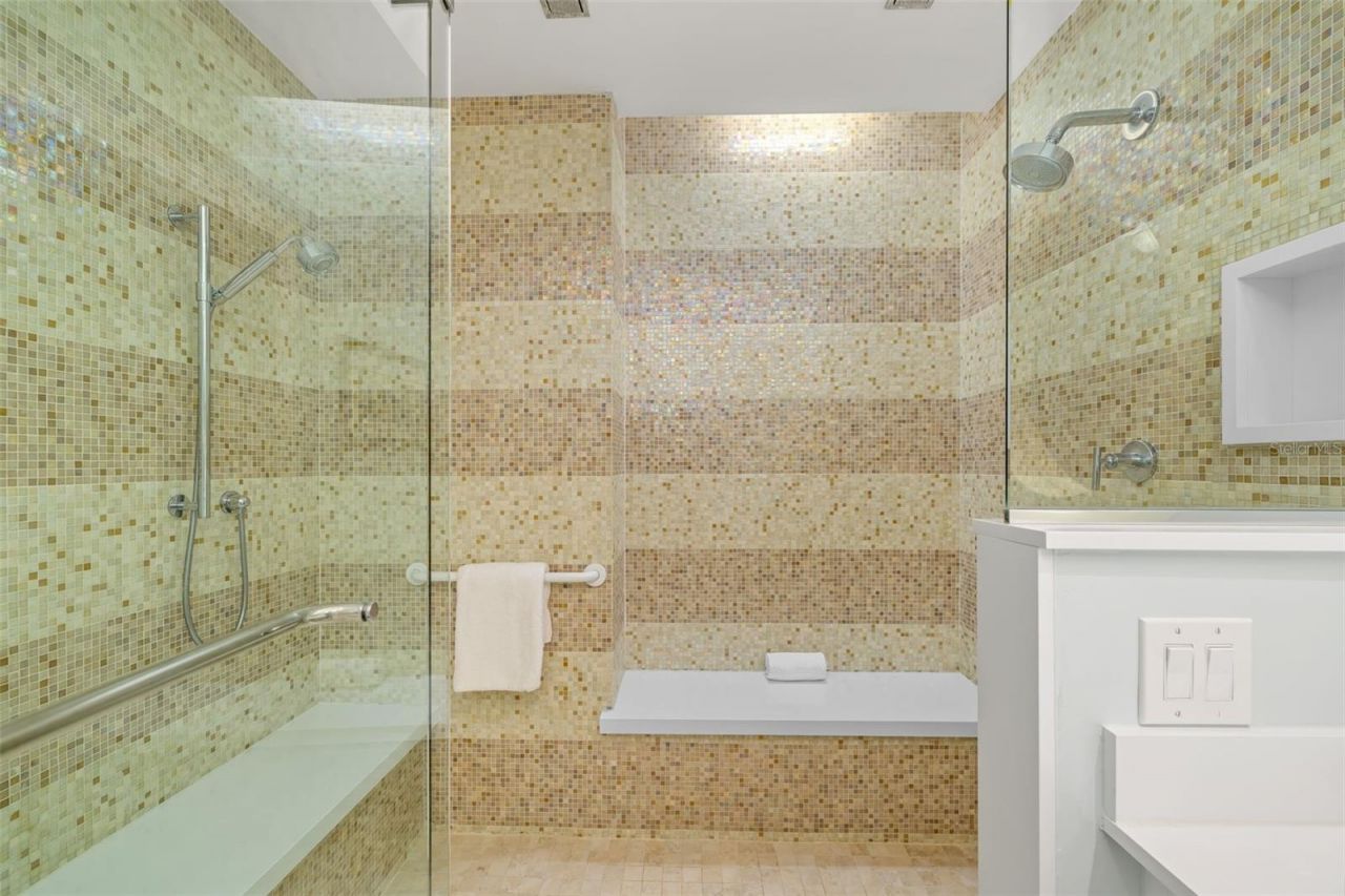 915 Seaside Drive, Unit 407, Sarasota, FL 34242 Photo