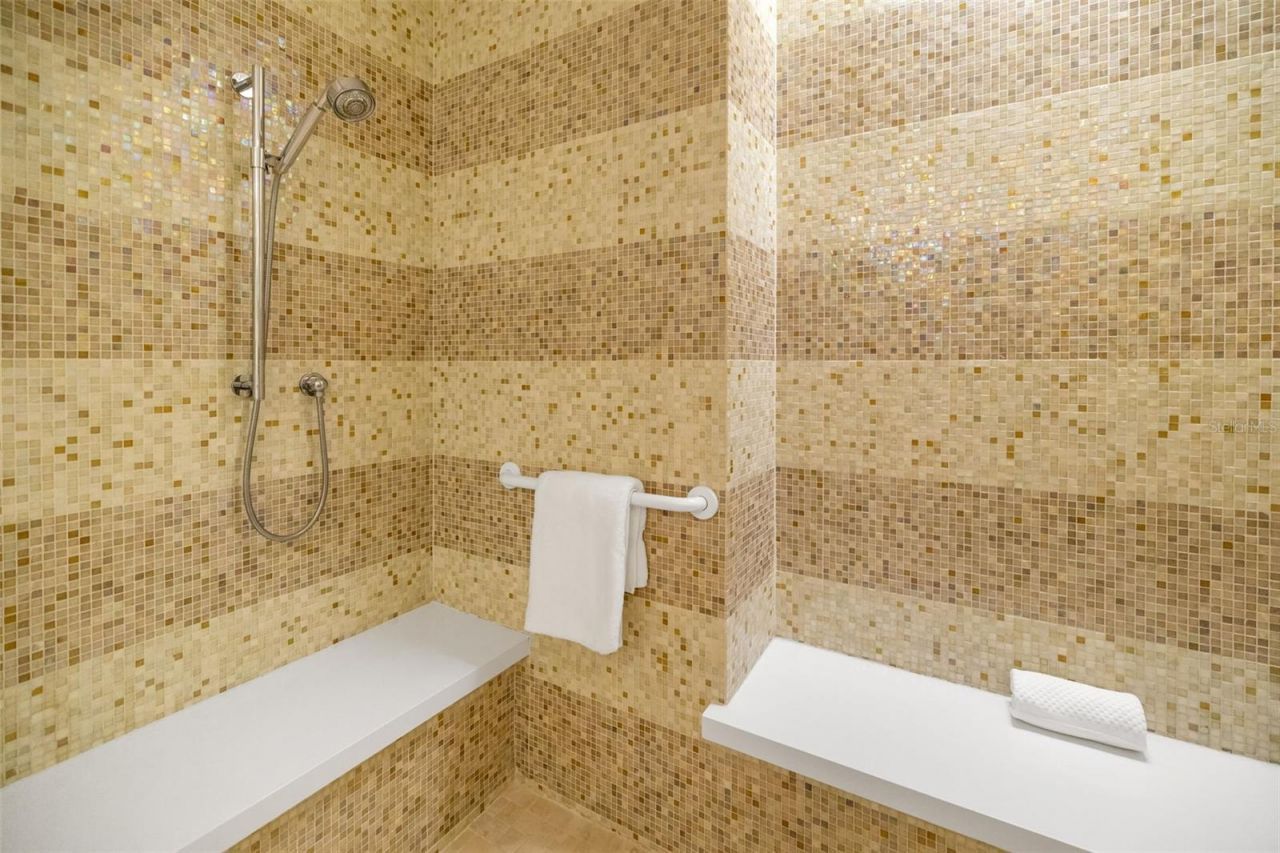 915 Seaside Drive, Unit 407, Sarasota, FL 34242 Photo