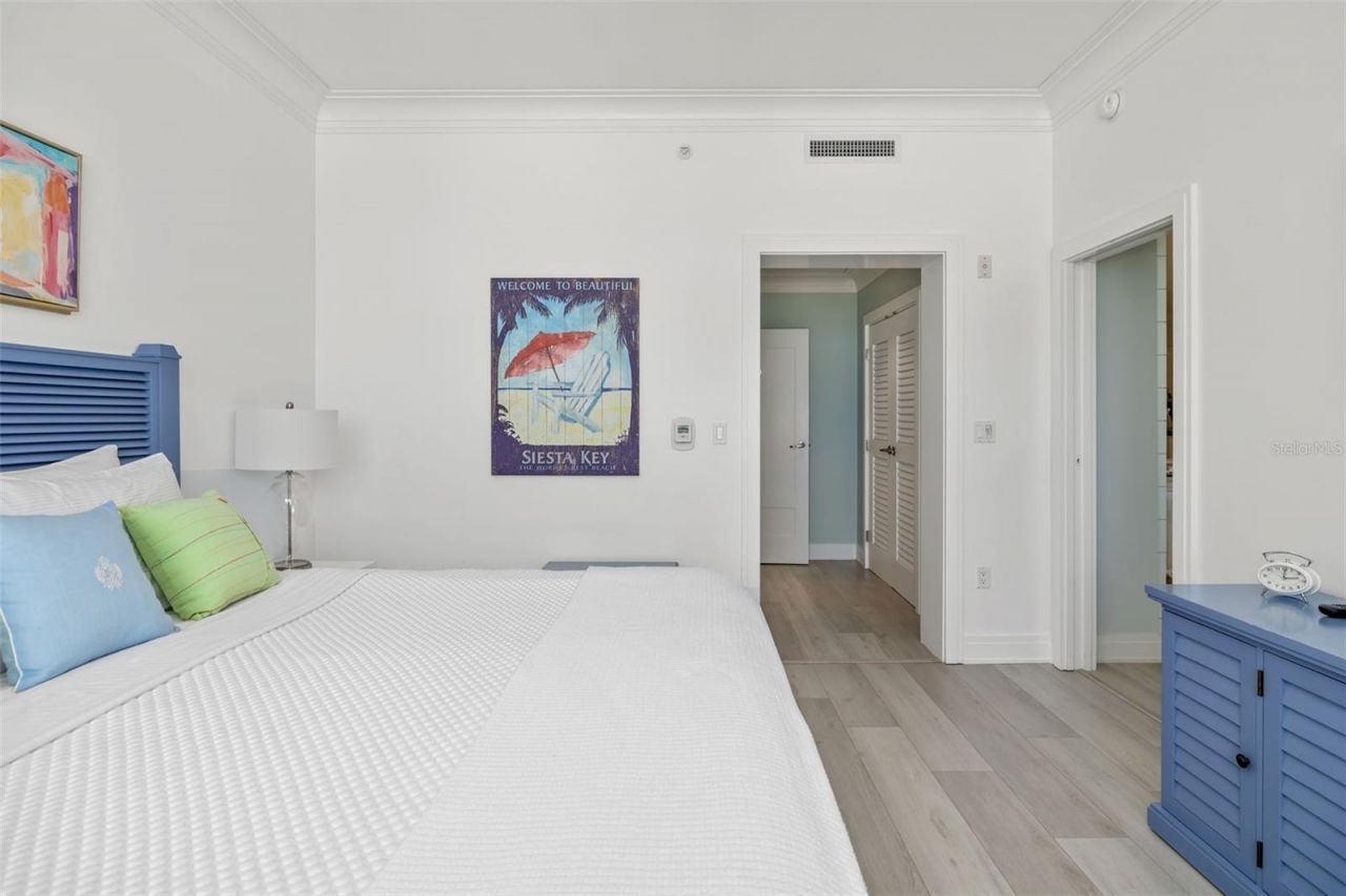 915 Seaside Drive, Unit 407, Sarasota, FL 34242 Photo