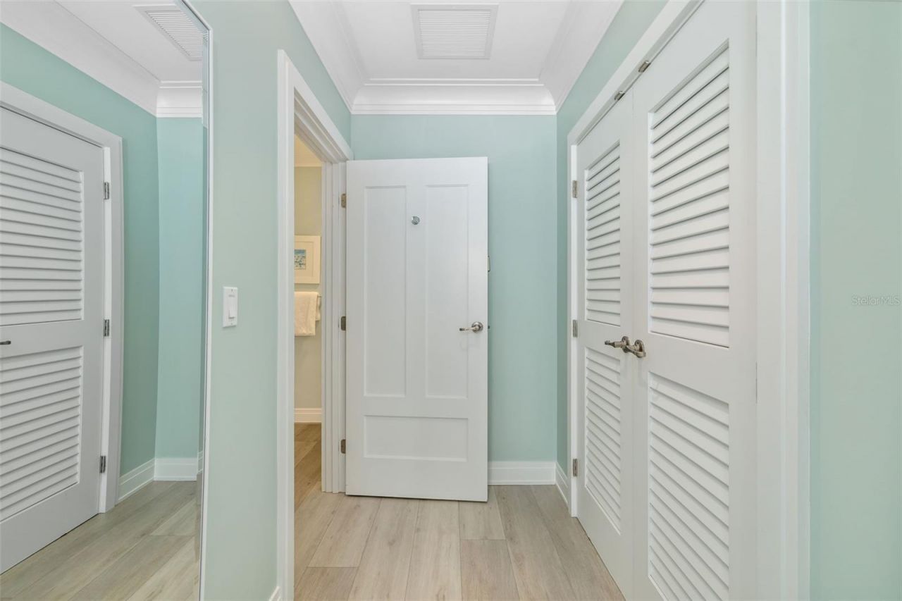 915 Seaside Drive, Unit 407, Sarasota, FL 34242 Photo