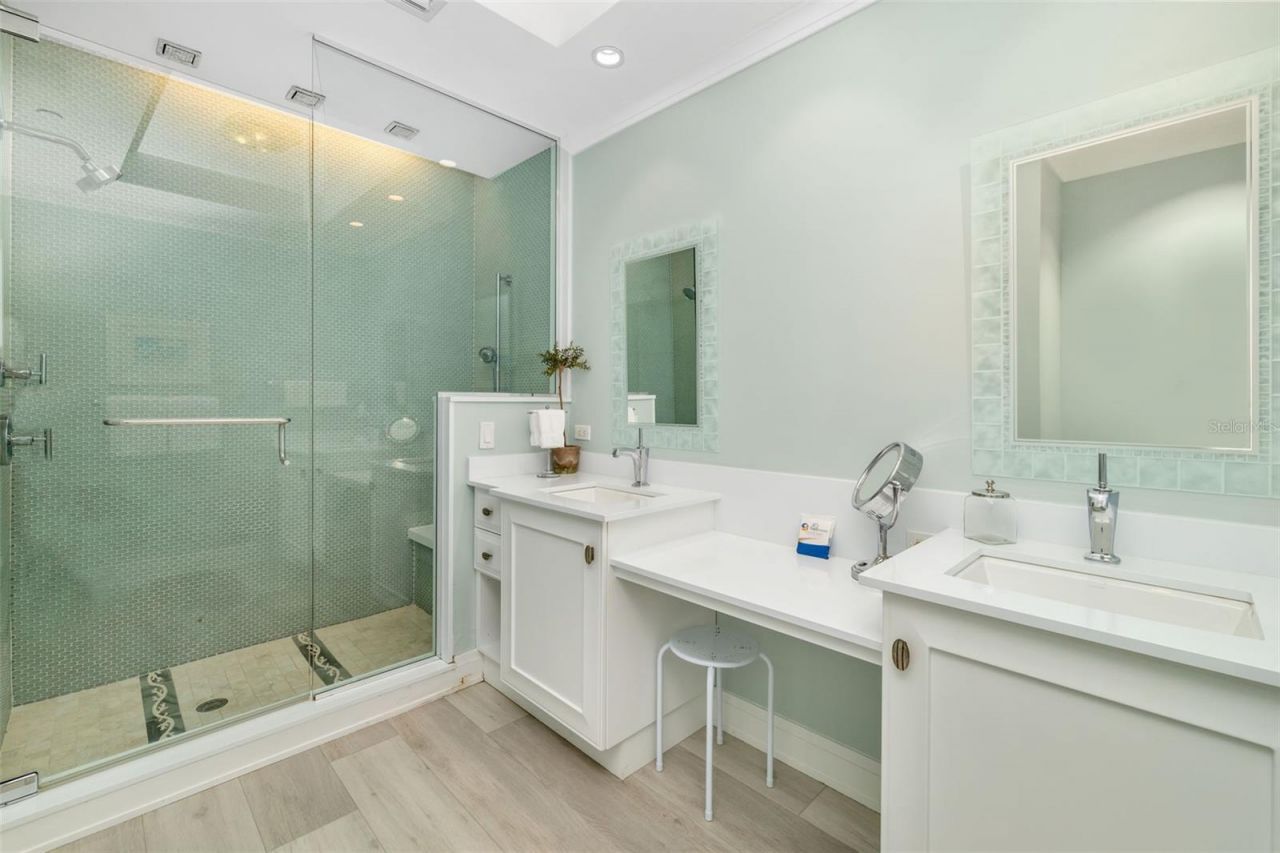 915 Seaside Drive, Unit 407, Sarasota, FL 34242 Photo