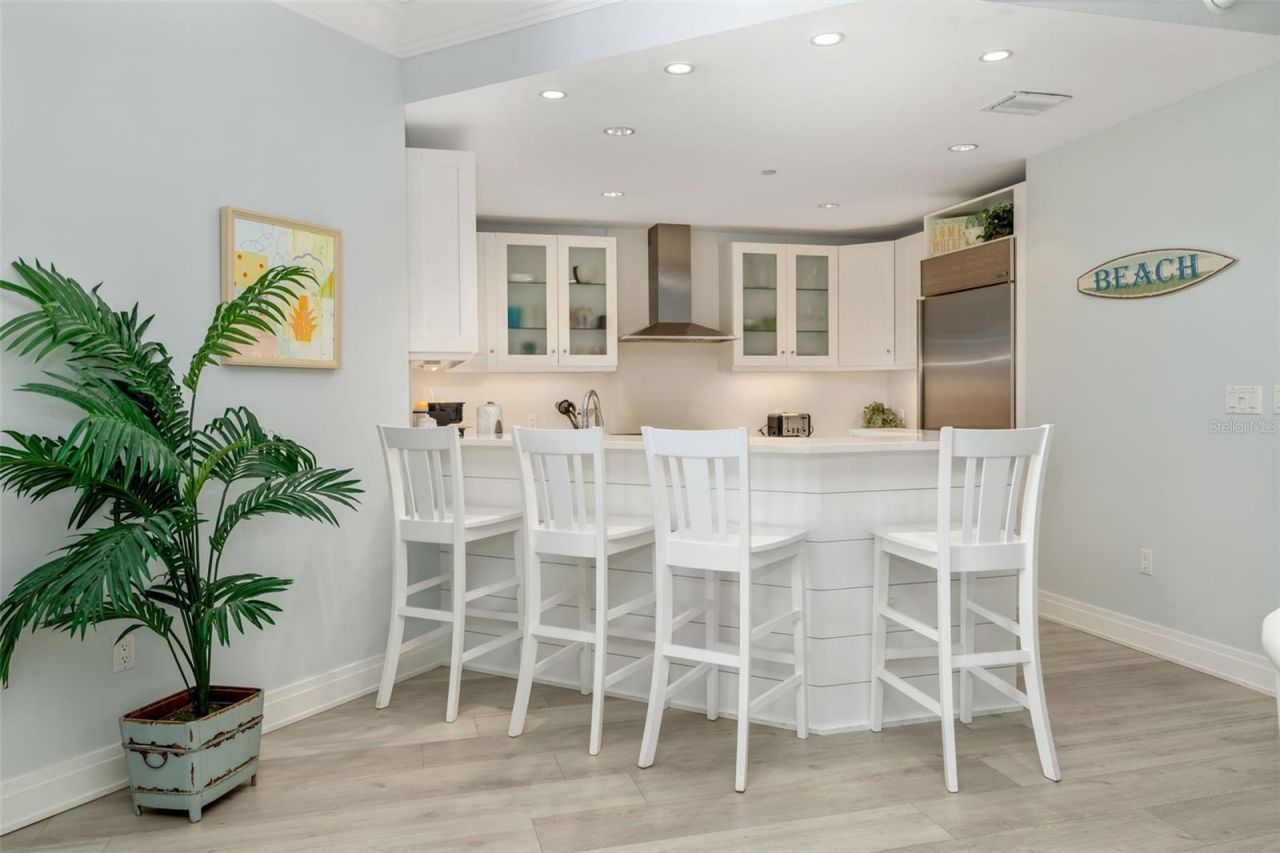 915 Seaside Drive, Unit 407, Sarasota, FL 34242 Photo