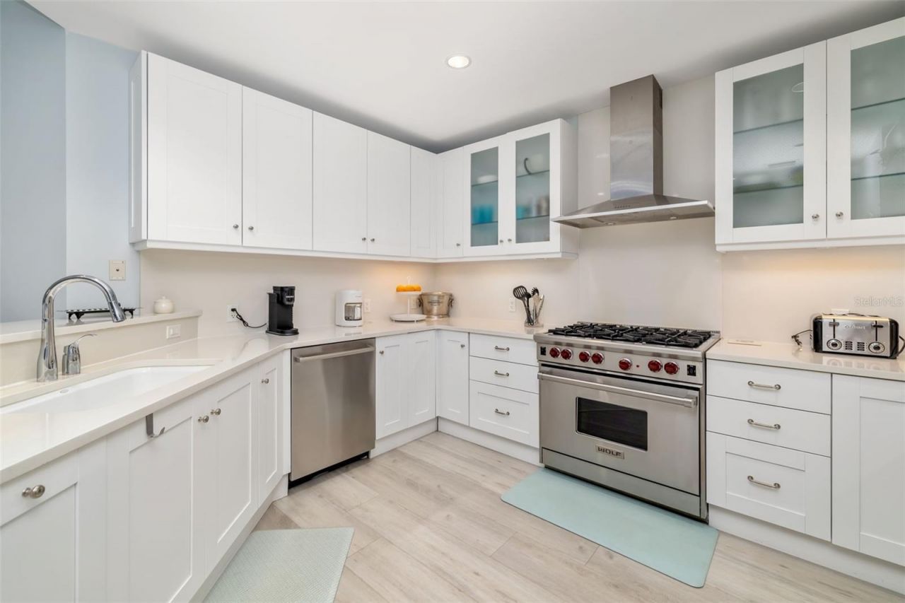 915 Seaside Drive, Unit 407, Sarasota, FL 34242 Photo