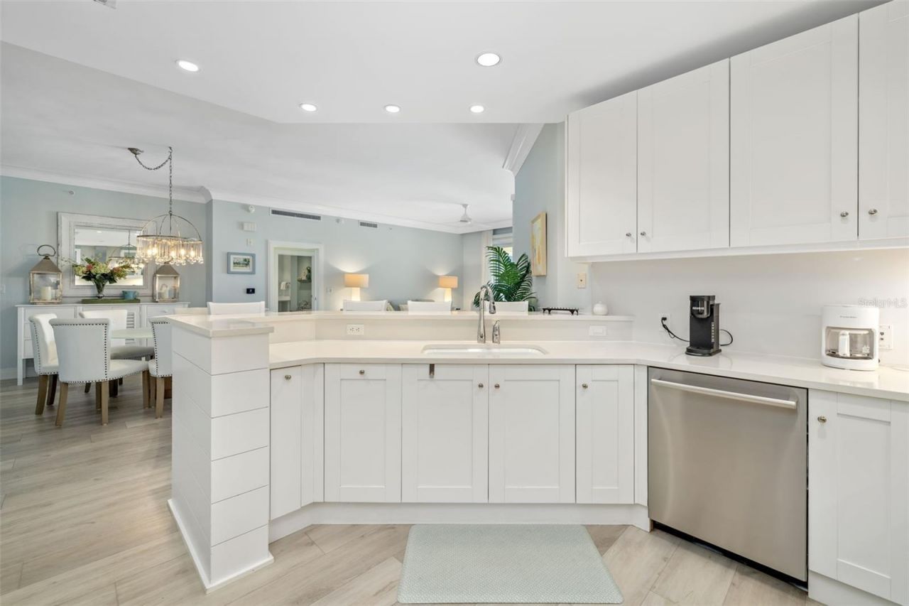 915 Seaside Drive, Unit 407, Sarasota, FL 34242 Photo