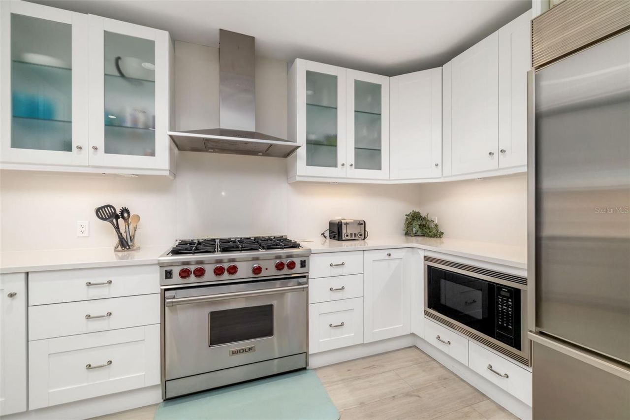 915 Seaside Drive, Unit 407, Sarasota, FL 34242 Photo