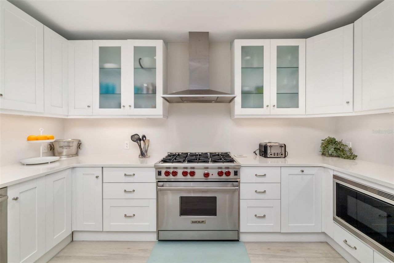 915 Seaside Drive, Unit 407, Sarasota, FL 34242 Photo