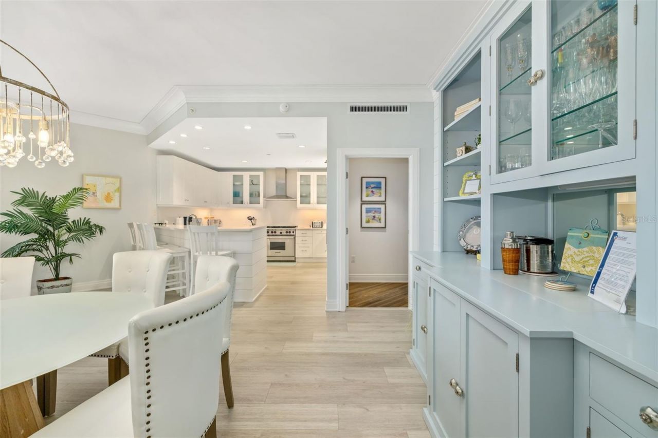 915 Seaside Drive, Unit 407, Sarasota, FL 34242 Photo