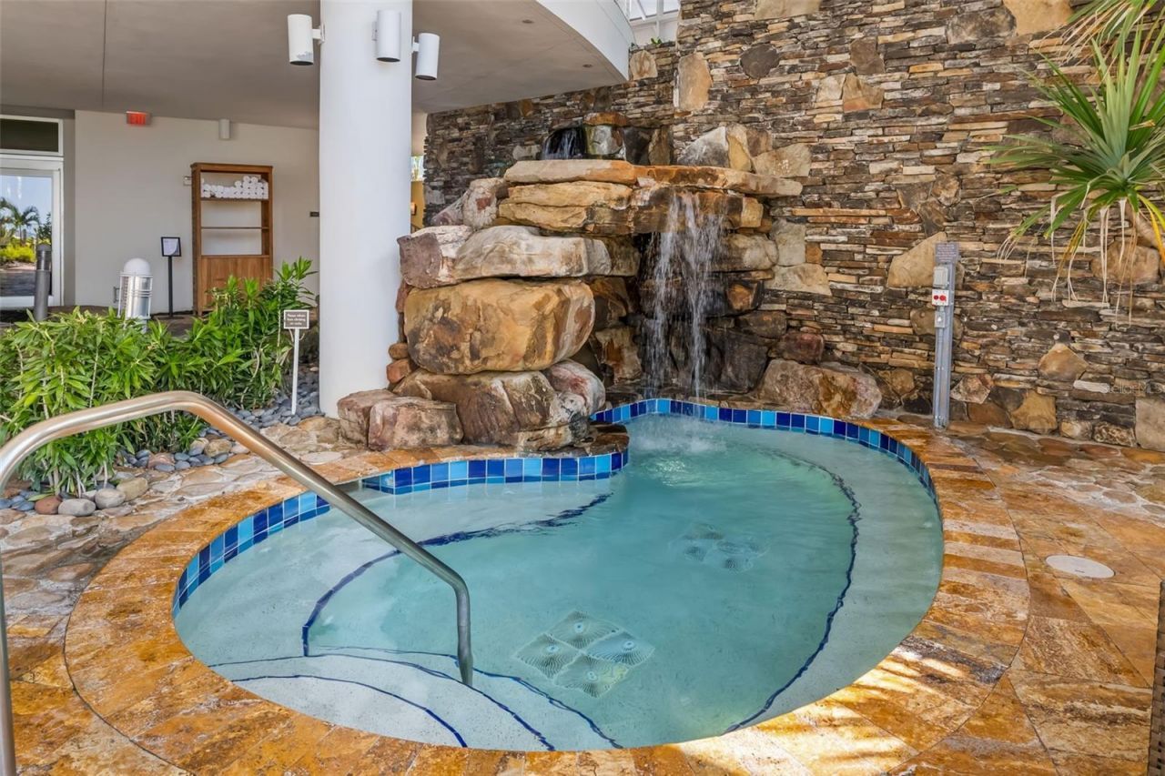 915 Seaside Drive, Unit 407, Sarasota, FL 34242 Photo