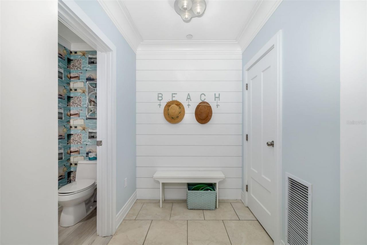 915 Seaside Drive, Unit 407, Sarasota, FL 34242 Photo