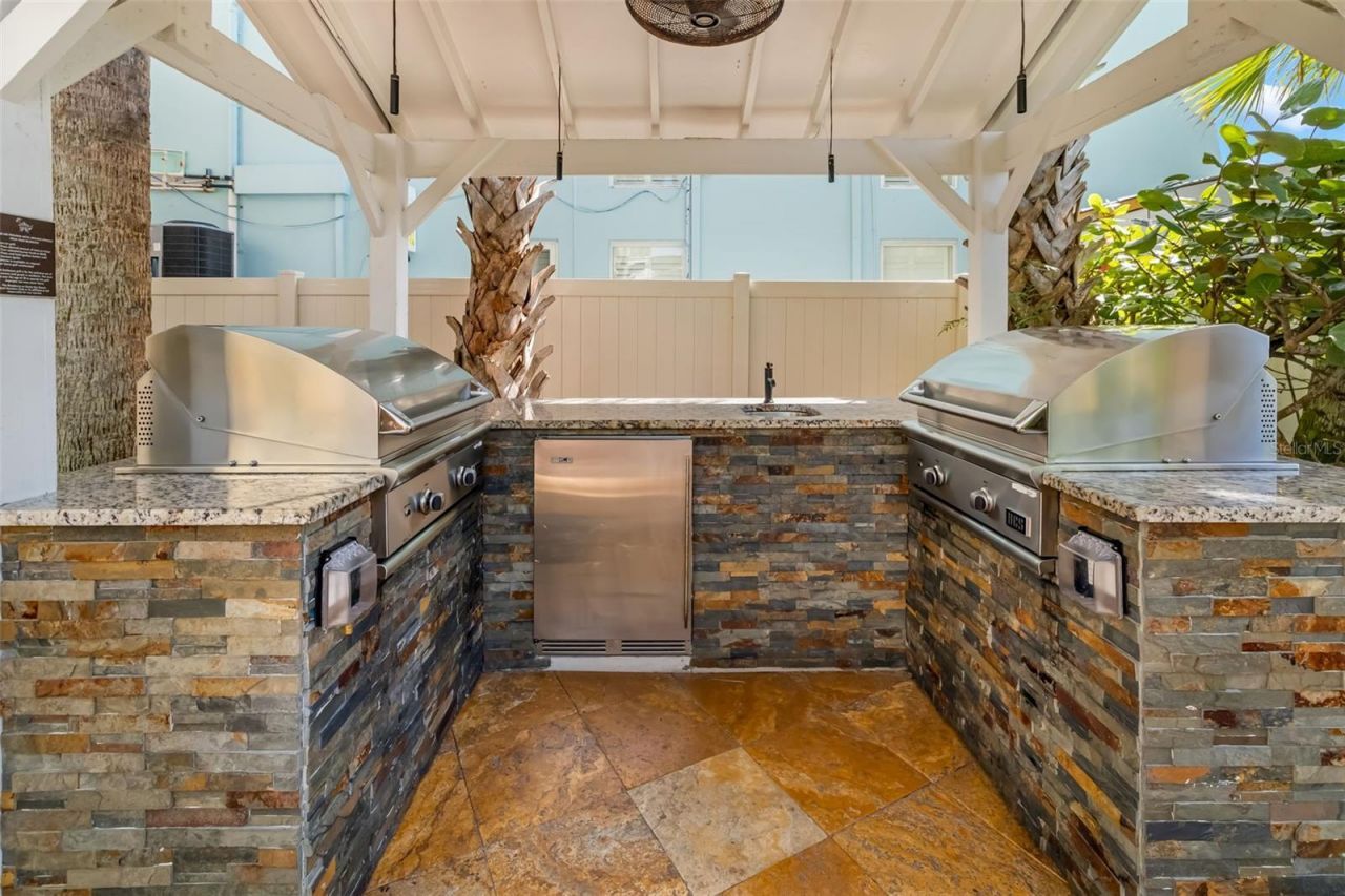 915 Seaside Drive, Unit 407, Sarasota, FL 34242 Photo