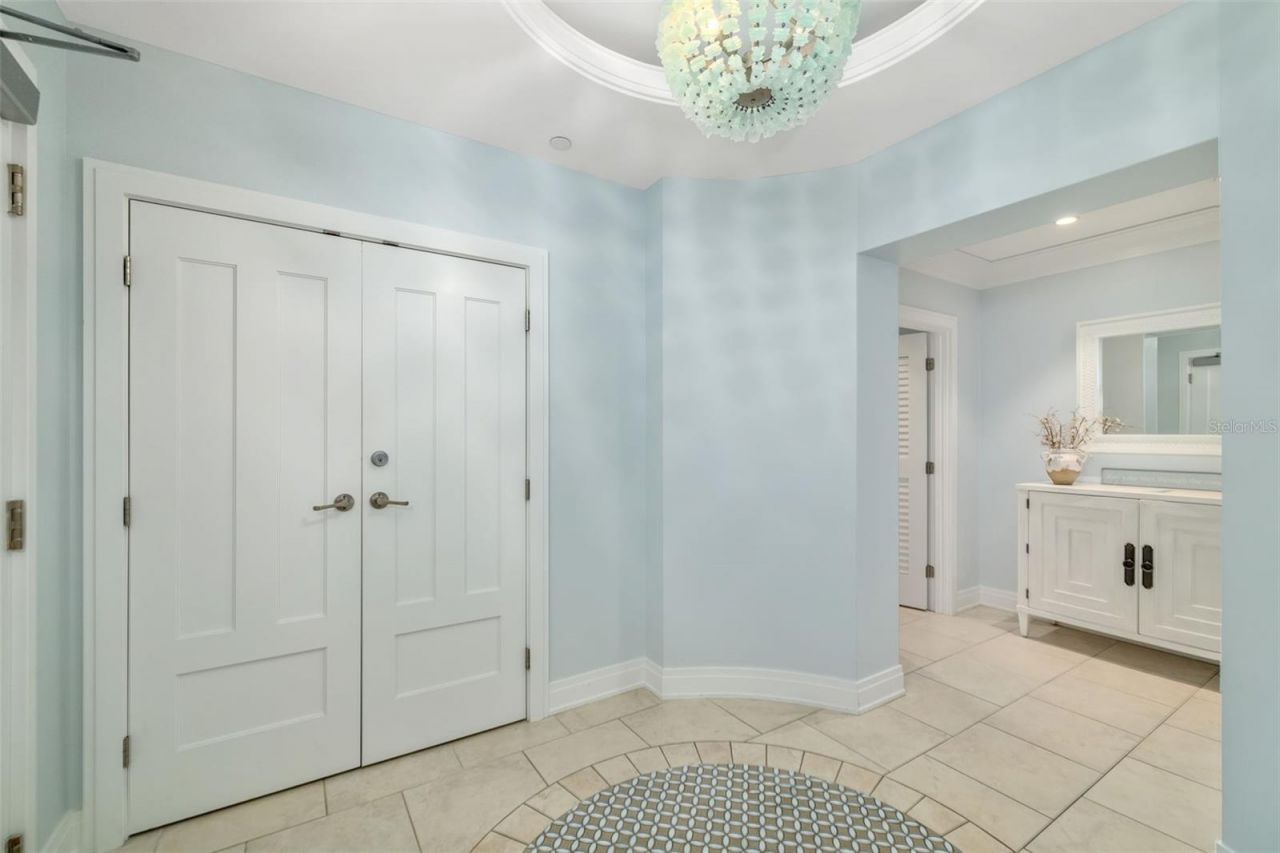 915 Seaside Drive, Unit 407, Sarasota, FL 34242 Photo