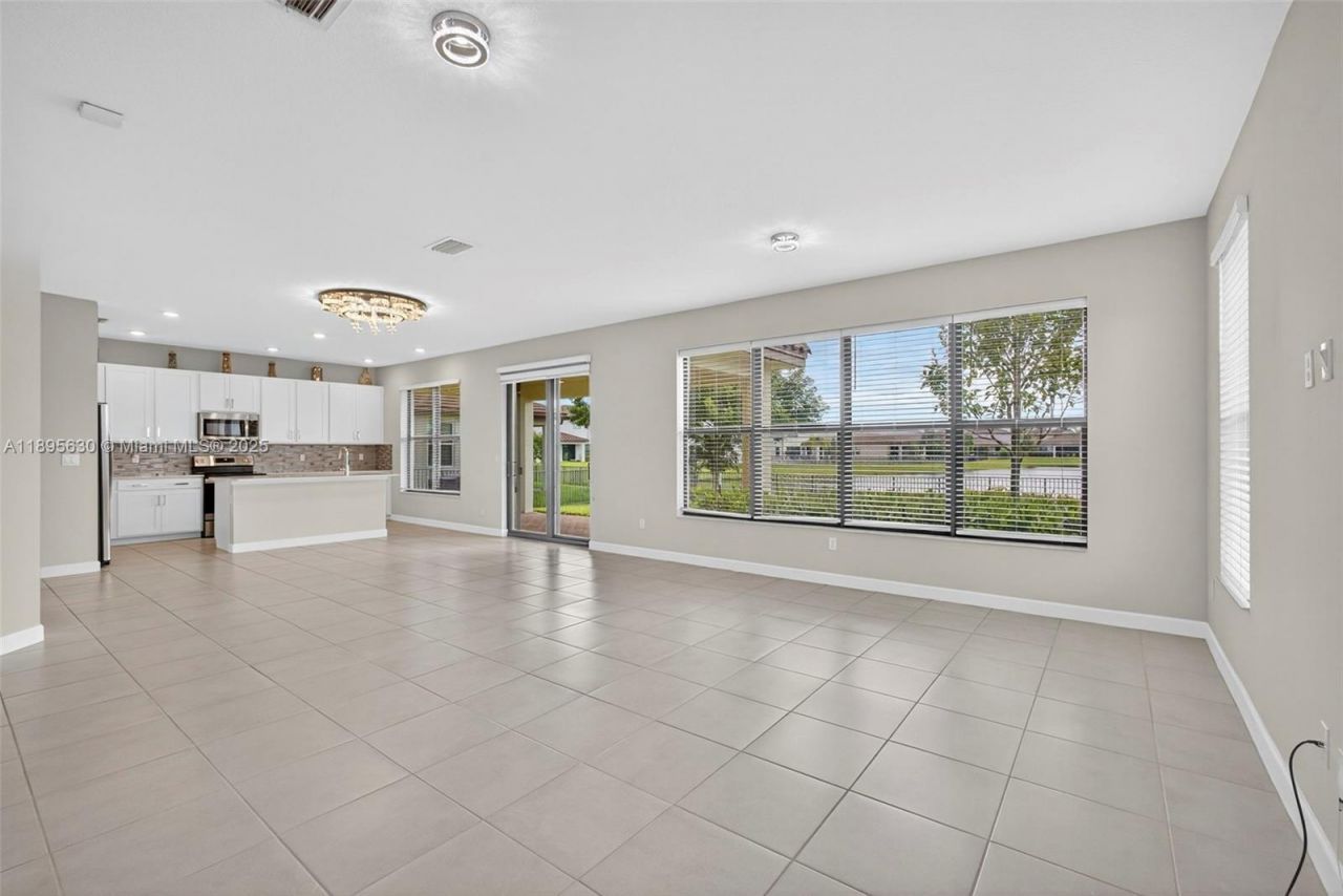 1310 Whitcombe Dr, Royal Palm Beach, FL 33411 Photo