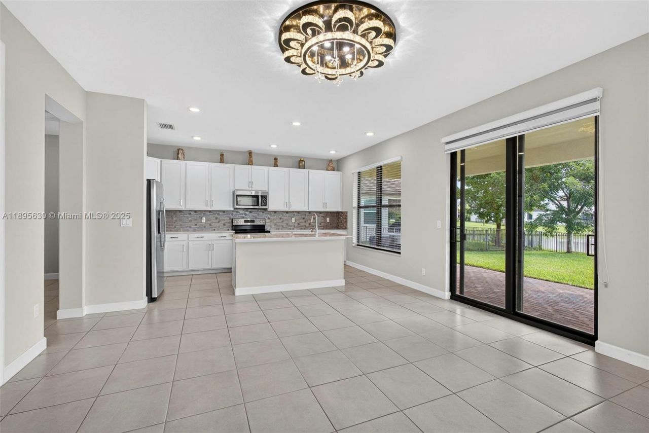 1310 Whitcombe Dr, Royal Palm Beach, FL 33411 Photo