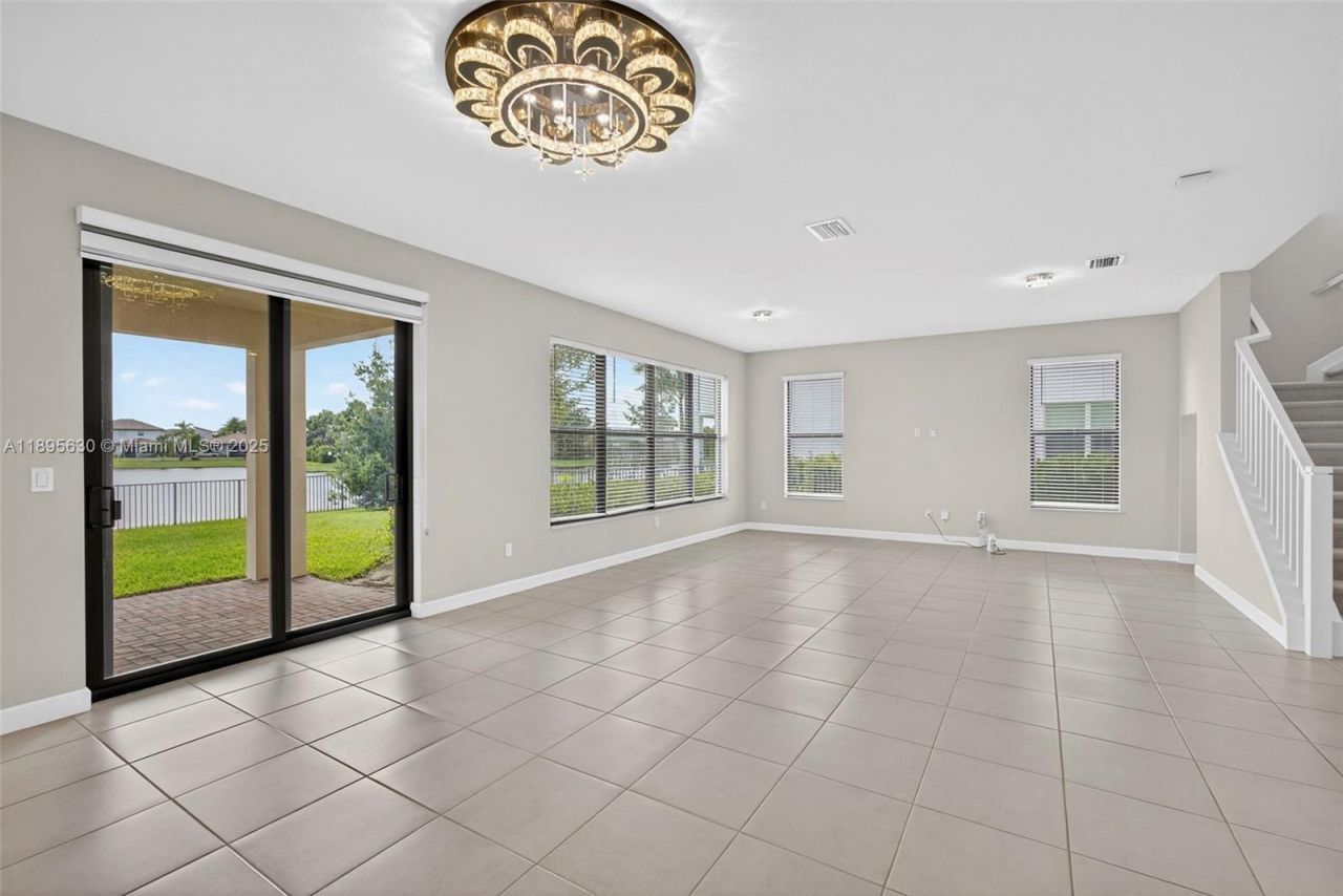 1310 Whitcombe Dr, Royal Palm Beach, FL 33411 Photo