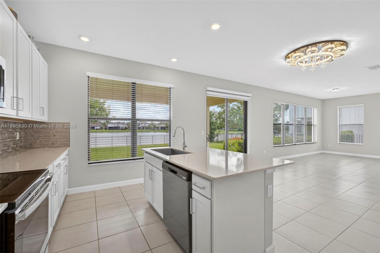 1310 Whitcombe Dr, Royal Palm Beach, FL 33411 Photo