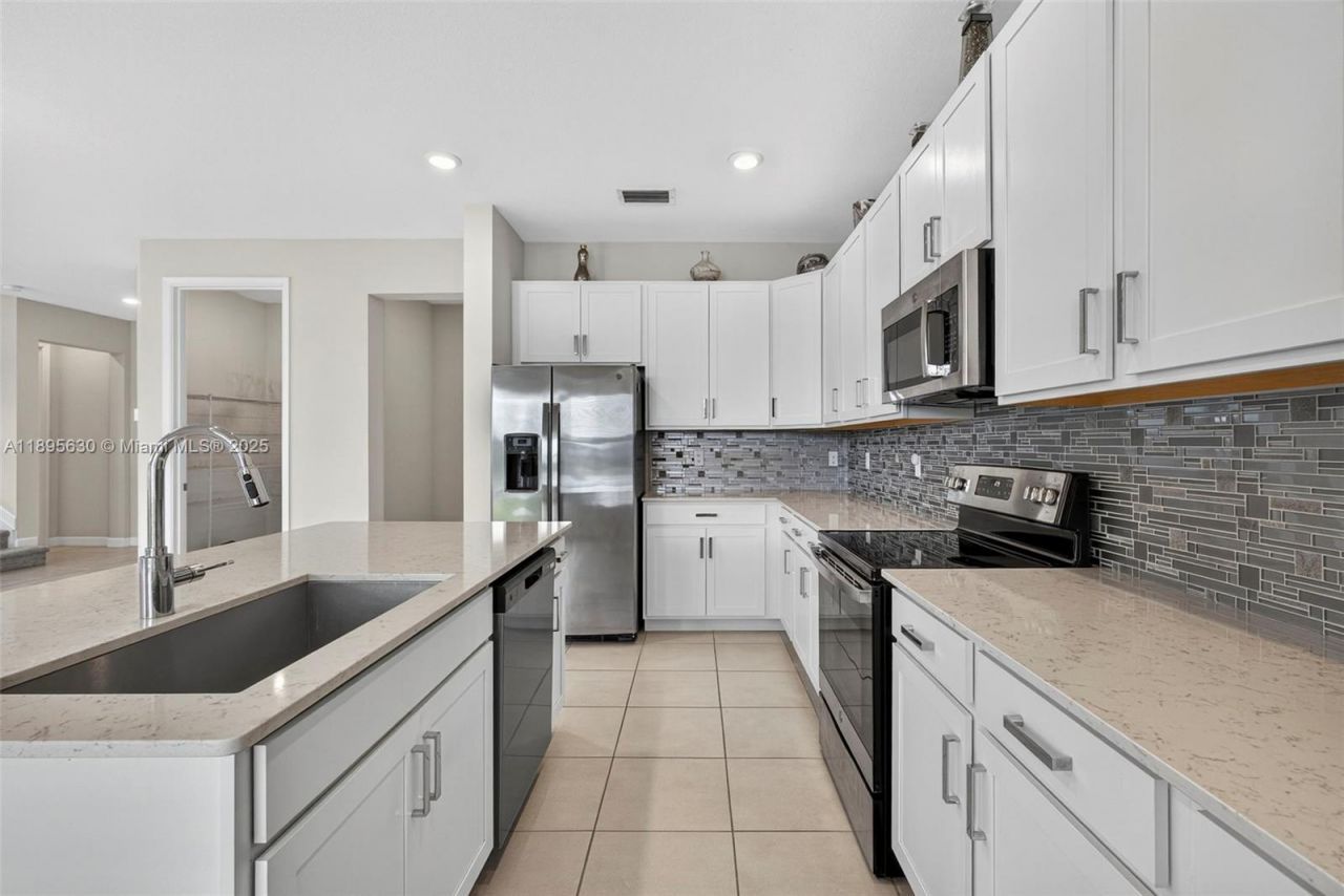 1310 Whitcombe Dr, Royal Palm Beach, FL 33411 Photo