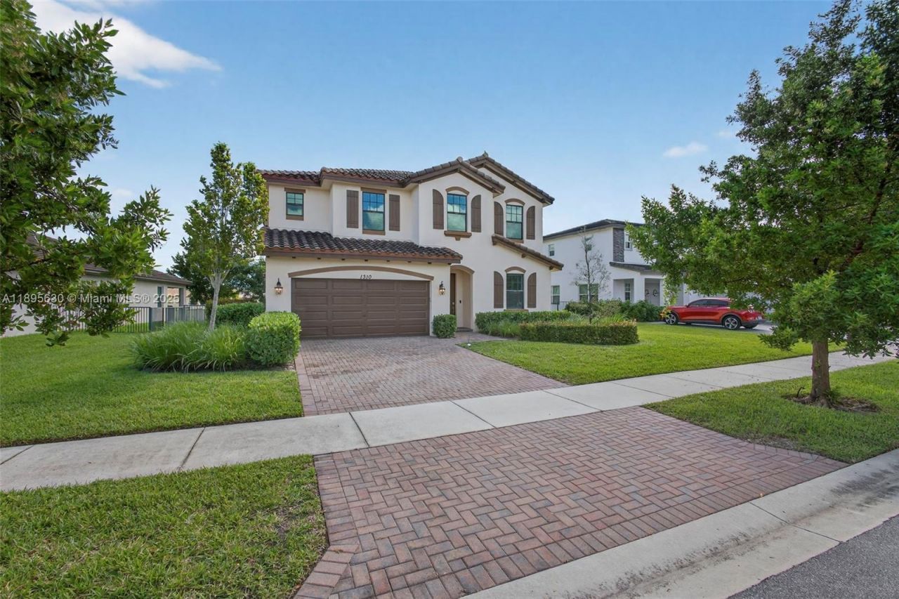 1310 Whitcombe Dr, Royal Palm Beach, FL 33411 Photo