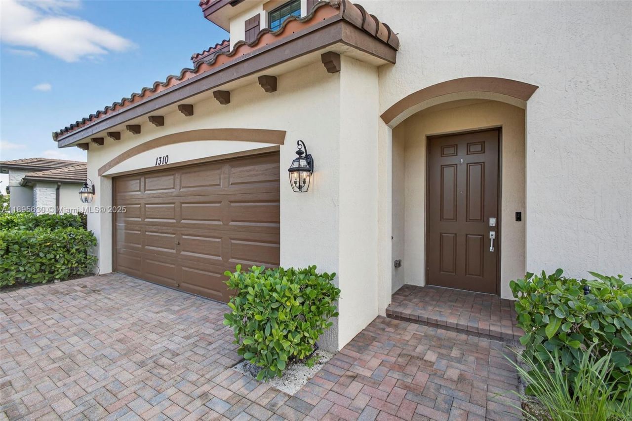 1310 Whitcombe Dr, Royal Palm Beach, FL 33411 Photo