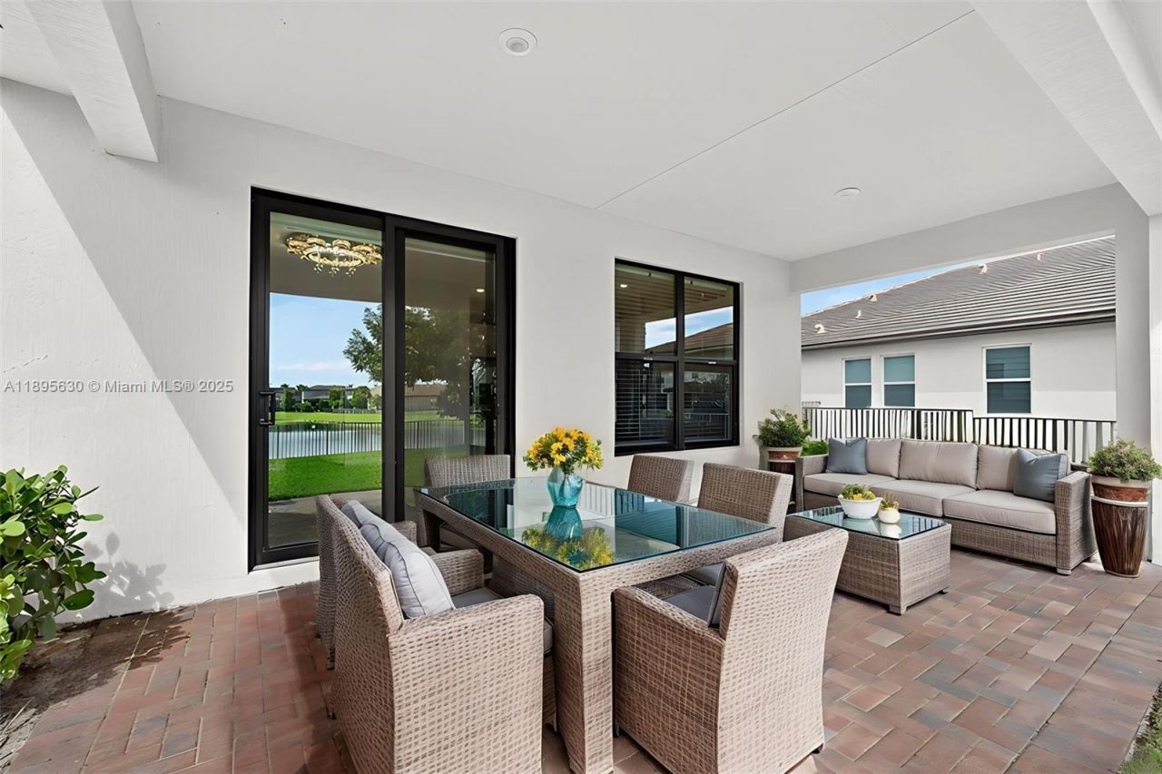 1310 Whitcombe Dr, Royal Palm Beach, FL 33411 Photo