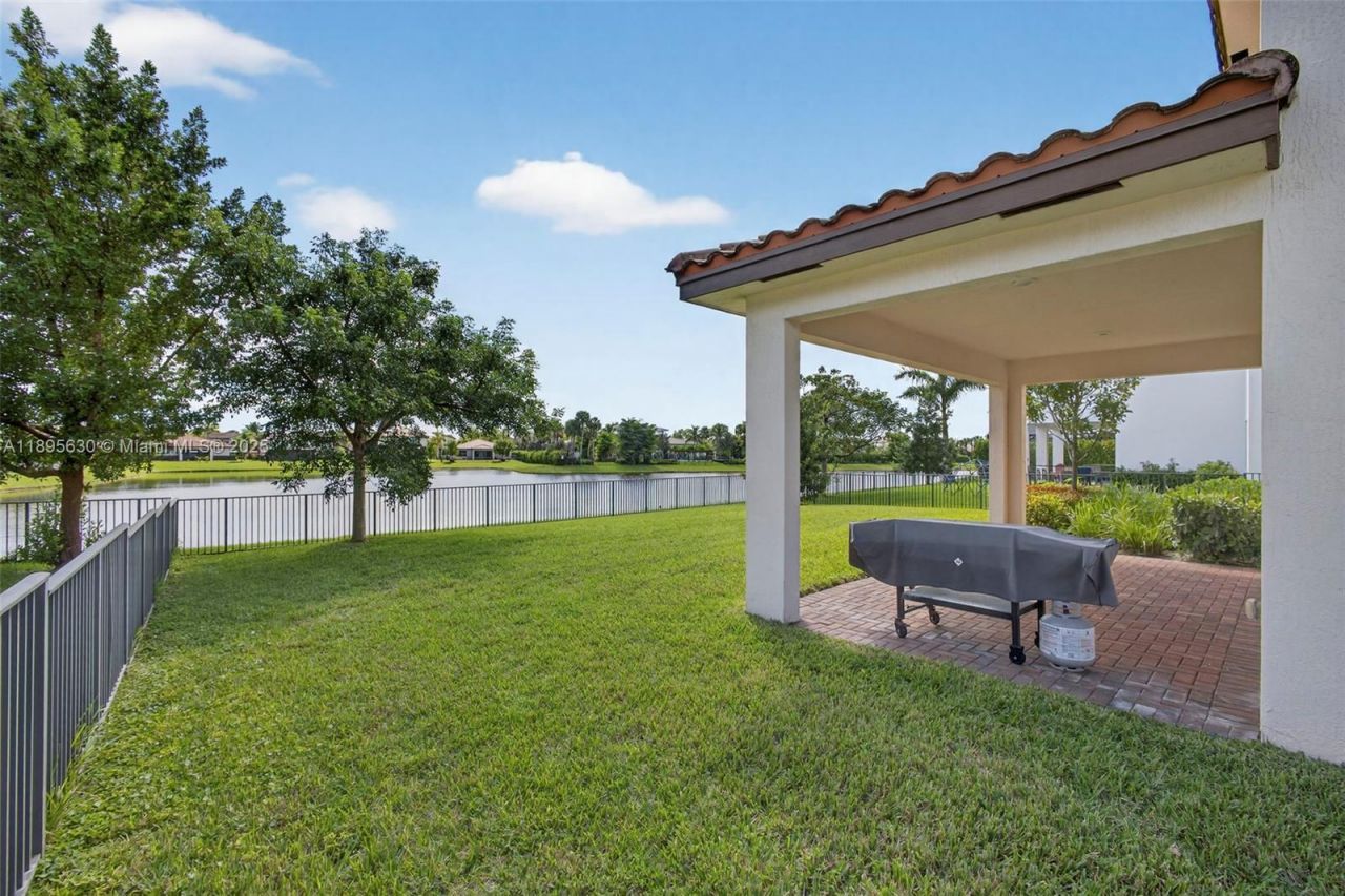 1310 Whitcombe Dr, Royal Palm Beach, FL 33411 Photo