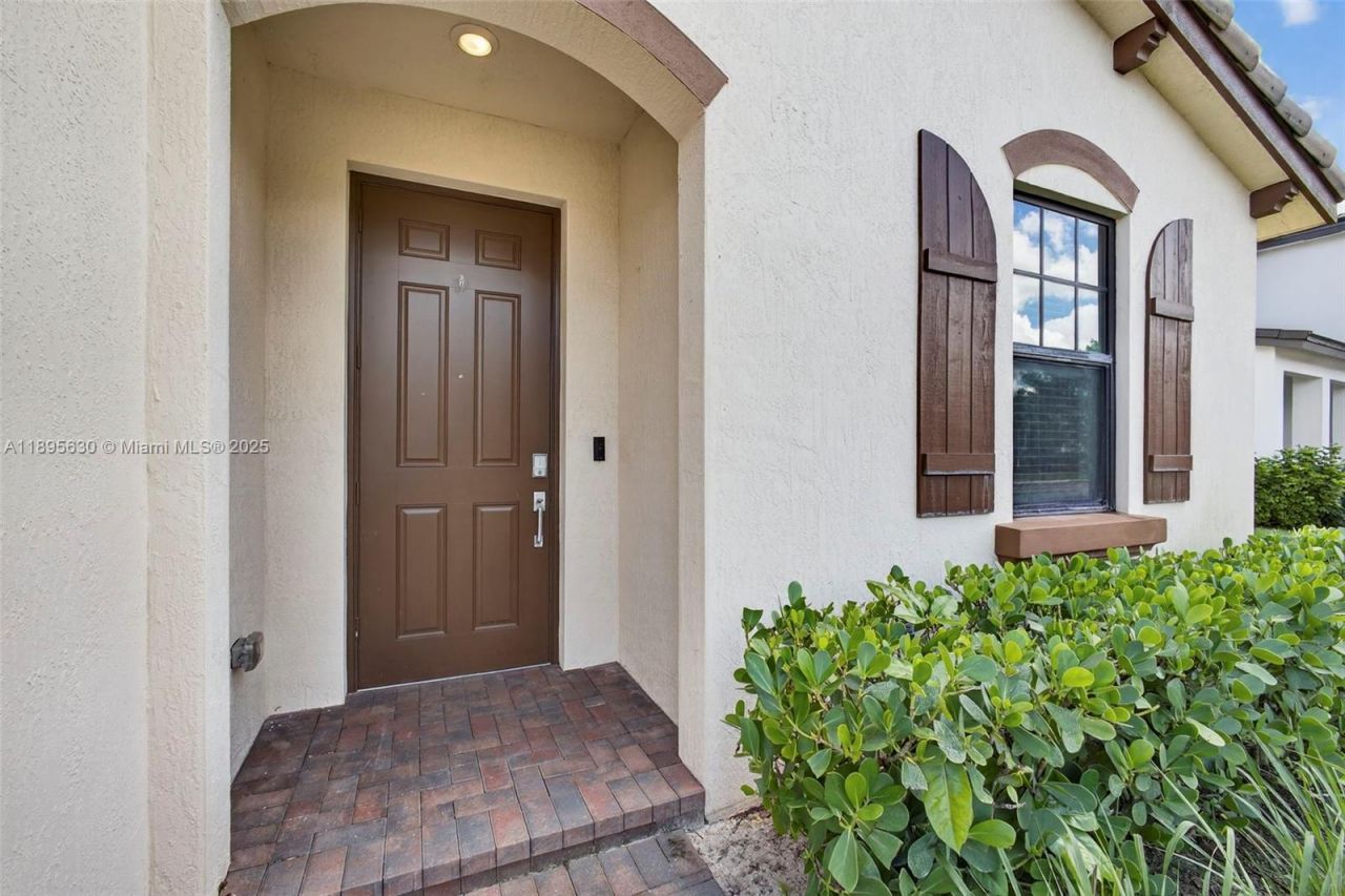 1310 Whitcombe Dr, Royal Palm Beach, FL 33411 Photo