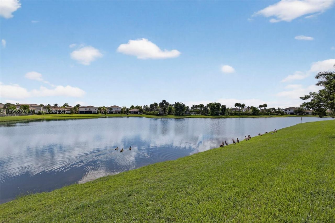 1310 Whitcombe Dr, Royal Palm Beach, FL 33411 Photo