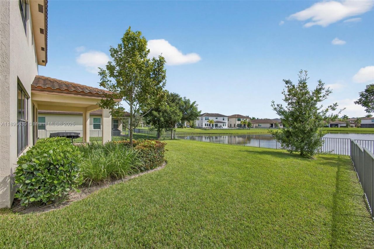 1310 Whitcombe Dr, Royal Palm Beach, FL 33411 Photo