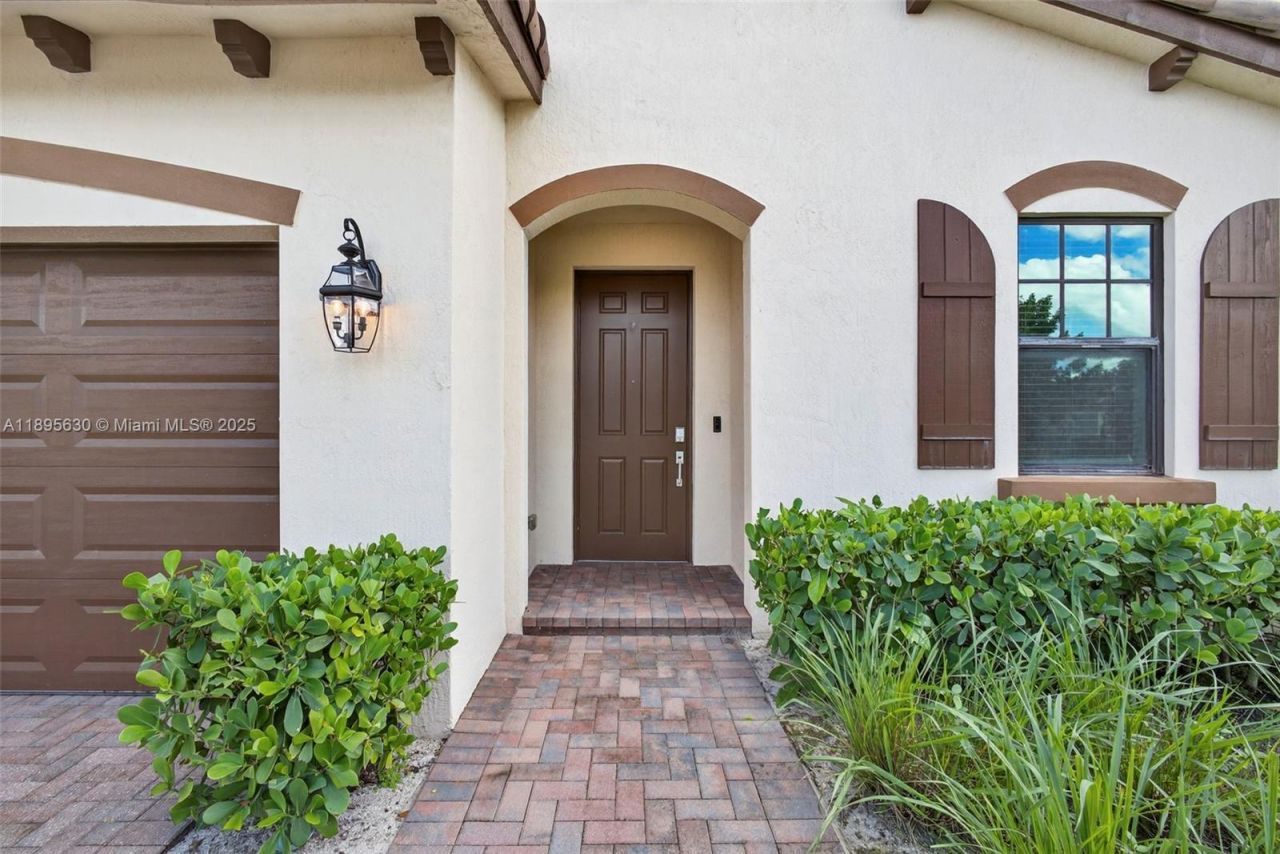 1310 Whitcombe Dr, Royal Palm Beach, FL 33411 Photo