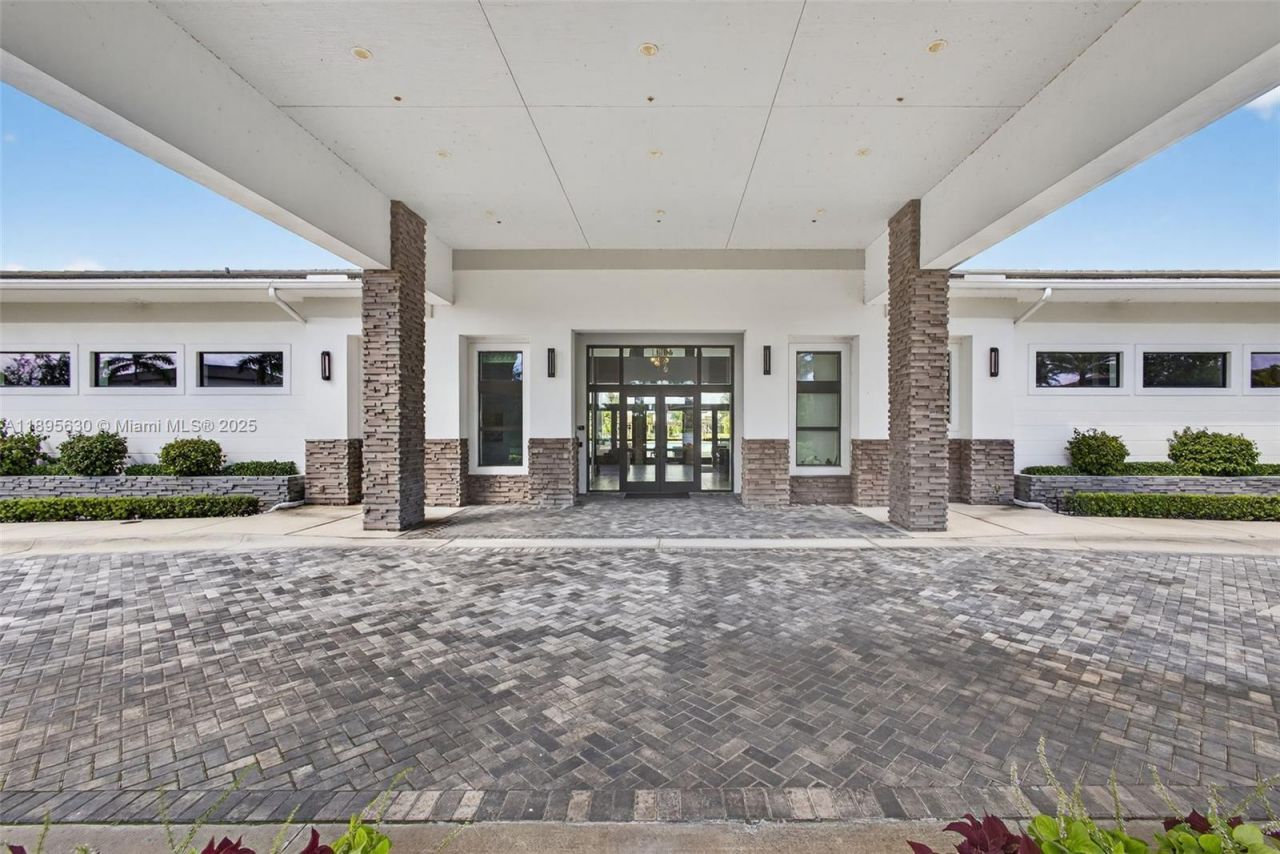 1310 Whitcombe Dr, Royal Palm Beach, FL 33411 Photo