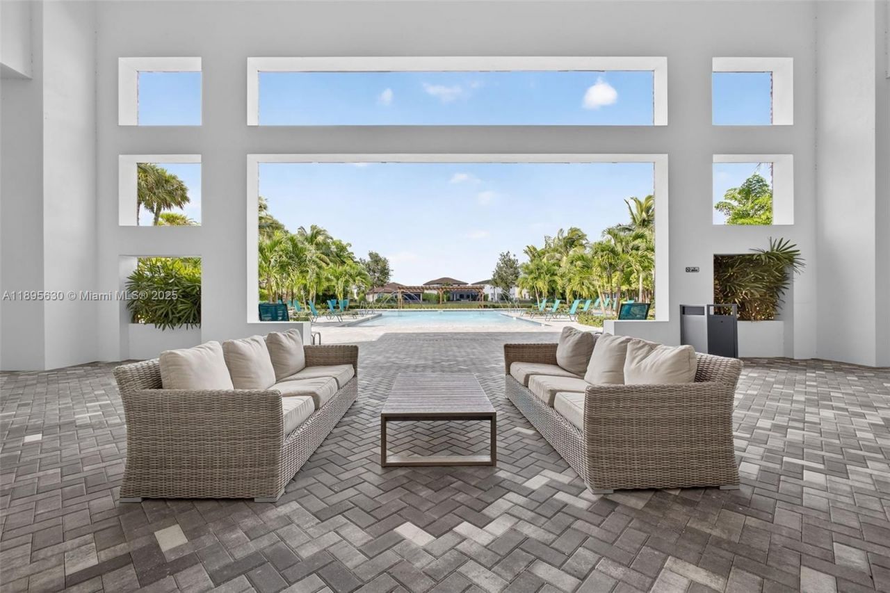 1310 Whitcombe Dr, Royal Palm Beach, FL 33411 Photo