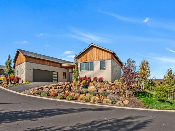 19211 Gateway Loop, Bend, OR 97702