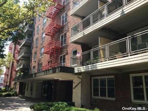 142-05 Roosevelt Avenue, Unit 521, Flushing, NY 11354