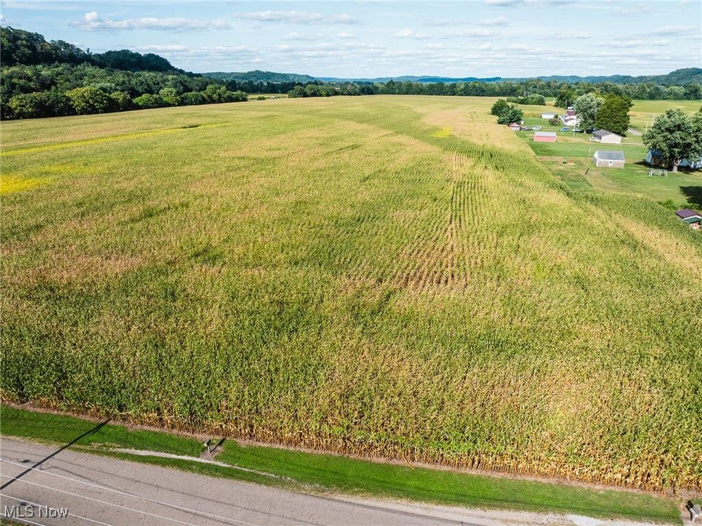 Lock 17 Road Se, Gnadenhutten, OH 44629 Main Photo