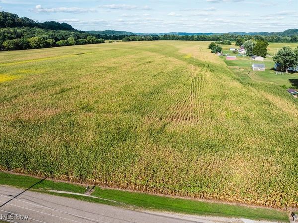 Lock 17 Road SE, Gnadenhutten, OH 44629