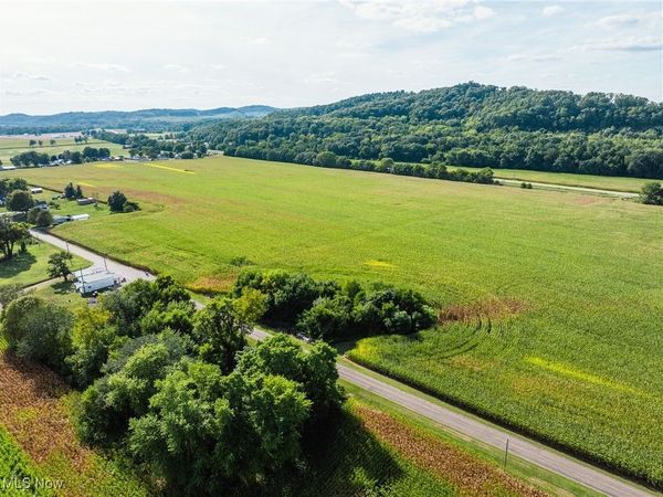 Lock 17 Road SE, Gnadenhutten, OH 44629