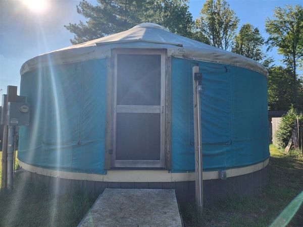 186 S Lake Bluff Lane , Scottsville, KY 42164