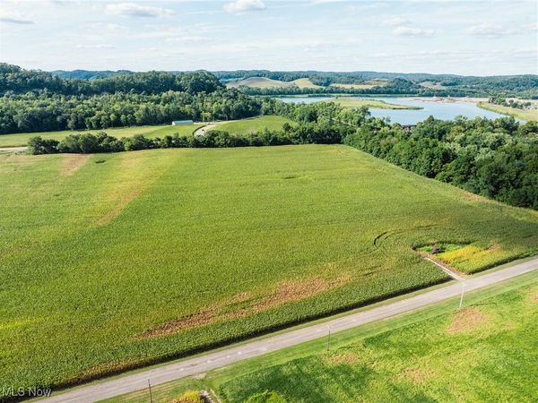 Lock 17 Road SE, Gnadenhutten, OH 44629