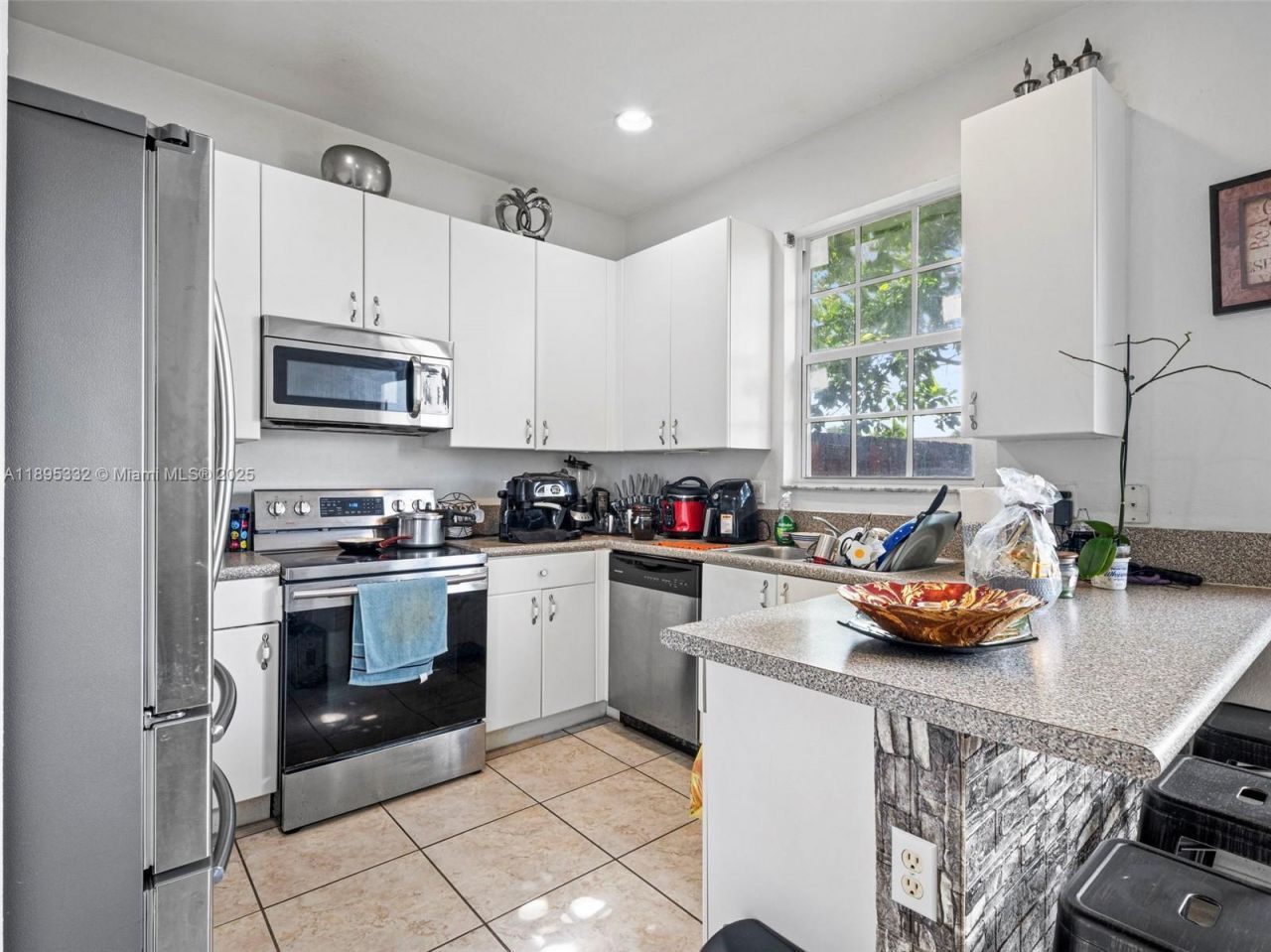 2104 NE 3rd Ct, Homestead, FL 33033 Photo