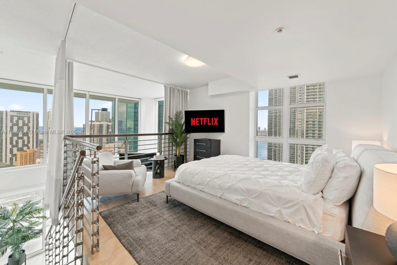 41 SE 5th St, Unit 1901, Miami, FL 33131 Photo